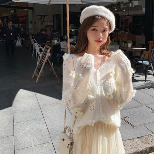 2021 Spring Korean Women Sweater Small Flower Embroidery Knitted Coat Loose Retro V-neck Cute White Sweater Cardigan Blouse Top