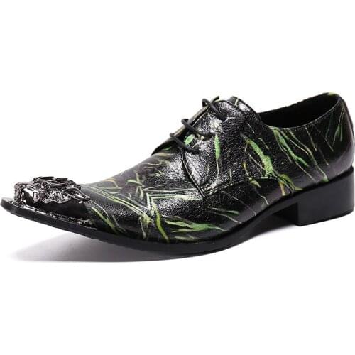 Fashion Mens Shoes New Summer Casual Personality Metal Pointed Classic Retro Leather Graffiti Youth Mens Shoes