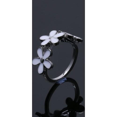 Buipoey Daisy Crown Ring Charm Women Wedding Ring Intertwined Leaf Ring Fashion Jewelry Accessories Suitable For Men Women