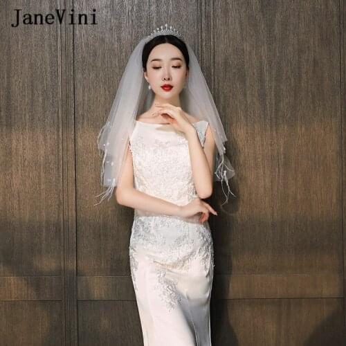 JaneVini Fashion White Short Wedding Veils with Comb 2 Layer Cut Edge Feather Elbow Length Veil Tulle Bridal Wedding Accessories