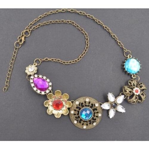 Retro Flower Short Necklace Womens Style Collarbone Chain Statement Jewelry Necklace Pendant Charm Womens Gift