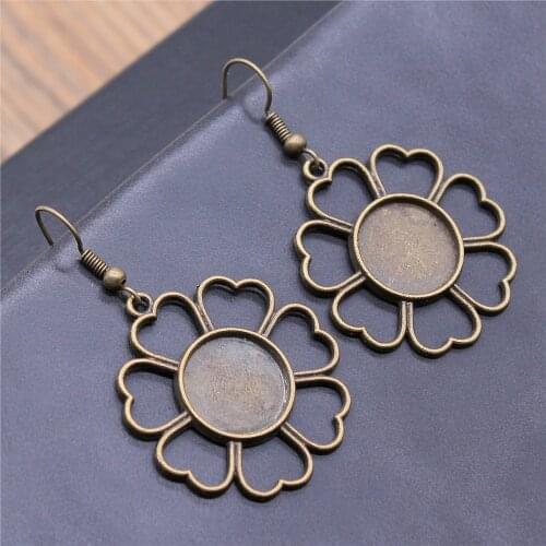 Vintage Antique Bronze Color 14mm Round Flower Cameo Cabochon Pendant Base Setting Dangle Earrings Fit Women Party Gift