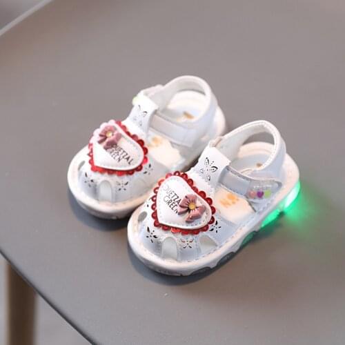 2021 Toddler Pink shoes Infant Summer Baby Girl Sandals Little Princess 0-2 Year Old Flashing Soft Bottom Toddler Shoes