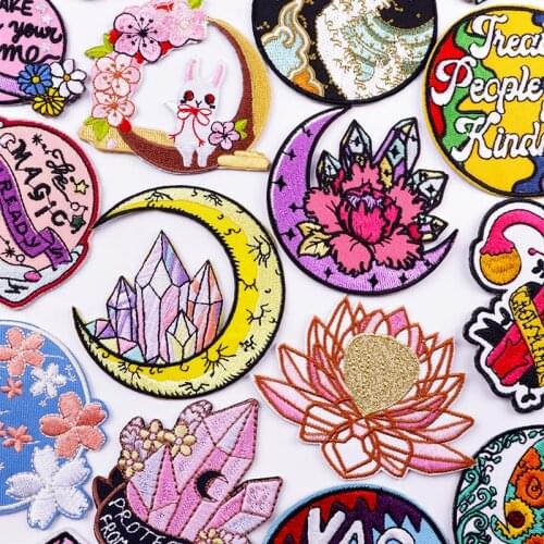Crystal Flower Embroidered Patches On Clothes Cartoon Applique Badges Clothing Thermoadhesive Patches for Clothing Stickers