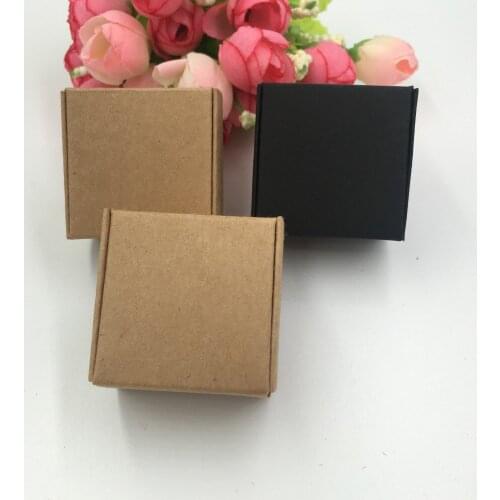 200Pcs/Lot Hot DIY Kraft Paper Card Box Printed Handmade With Heart For Jewelry Wax Candle Wedding Festival Box Carton 4x4x2.5cm