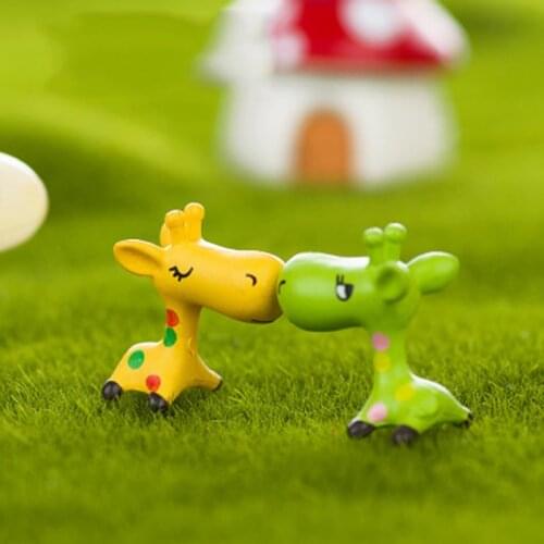 ZOCDOU 1 Piece Africa Bigmouth Giraffe Cute Cartoon Deer Animal Model Small Statue Figurine Crafts Ornament Miniatures Decor