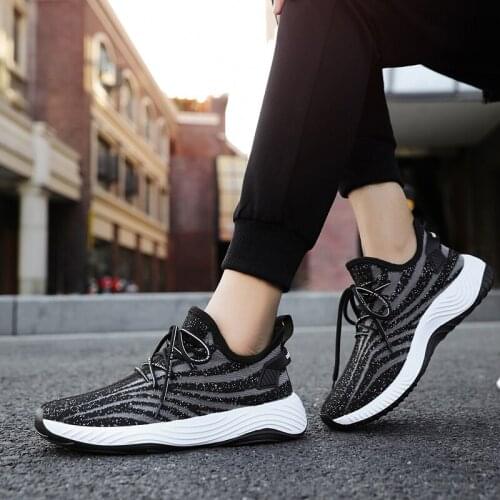 De mesh zapatos 2020 Fashionable Sneakers Light for sapato spring solid Fashion fashion white black comfortable Casual mens hot