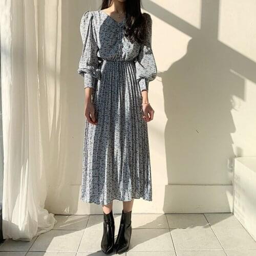 Bella philosophy Vintage Lantern Sleeve Ruched Women Dress V-neck Floral Pleated Dress Female A-line Chiffon Dress femme 2020