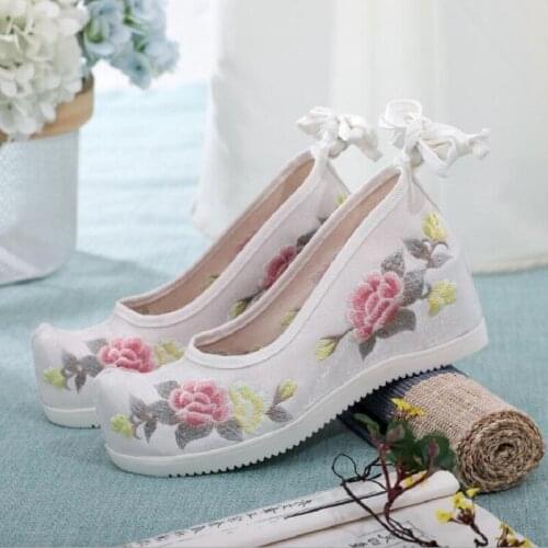 Spring Autumn China Style Wedges Height Increasing Pointed Toe Shallow Embroider Flowers Canvas Women Casual Pumps Shoes 202105