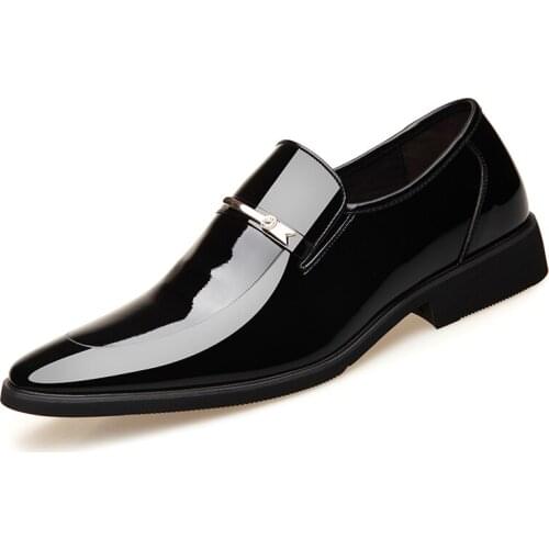 2021 New Mens Leather Shoes Business Suits Patent Leather Leather Shoes Soft Sole Office Wedding British Pointed Shoes
