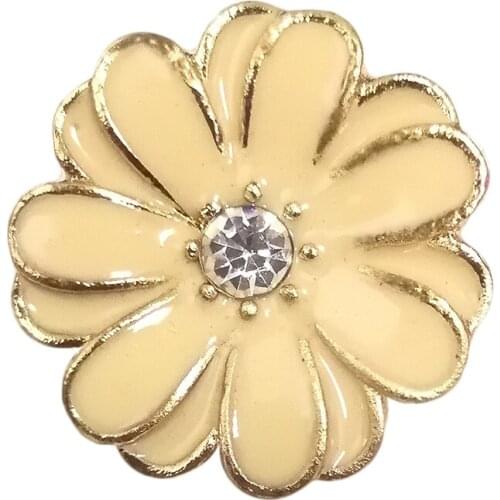 Crystal Flower Brooches For Women Elegant Fashion Enamel Pin Yellow K-POP Daisy Lapel Pins Wedding Jewelry Badge