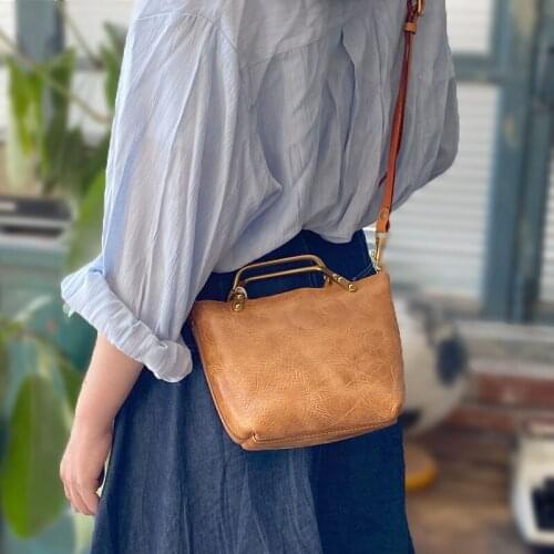 B0004 2021 Original Quality Real Leather Luxury Shoulder Handbag Womens Famous Brands High Quality Fashionable Womens Bag