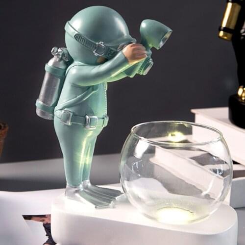 2021 Astronaut Vase Spaceman Creative Diver Hydroponic Small Living Room Desk Office Desktop Decoration For Flower Arrangement