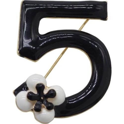 Fashion Black Enamel 5 letter Brooches for Women Catwalk Cute Flower Camellia Badge Brooch Pins Brand Jewelry Z040