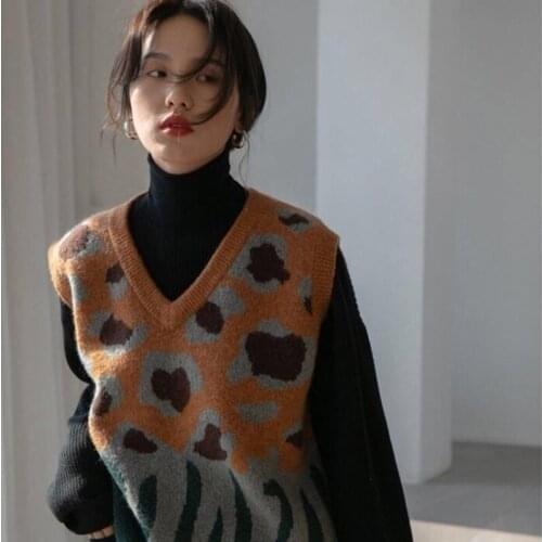 Leopard Print V-neck Sleeveless Vest Women 2021 Autumn Winter Knitted Sweater Loose Short Casual Vest Ladies Waistcoat X397