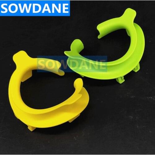 Dental Ortho Retractor 3D Mouth Opener Lip and Cheek Retractor Mouth Expand Tool Autoclavable 134°C Yellow and Green