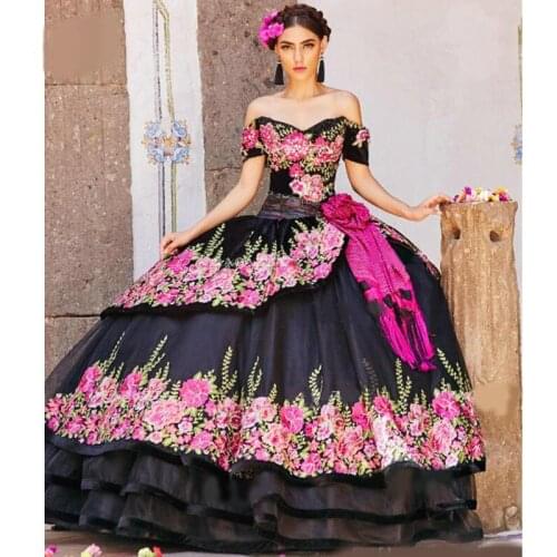 Black Ball Gown Quinceanera Dresses Off The Shoulder Neck Beaded Tiered Sweet 16 Dress Sweep Train Organza Flower Appliqued