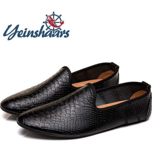 New Shoes Men Loafers Lightweight Leather Fashion Shoes Crocodile Pattern Breathable Driving Shoes Comfortable Summer Shoes Flat