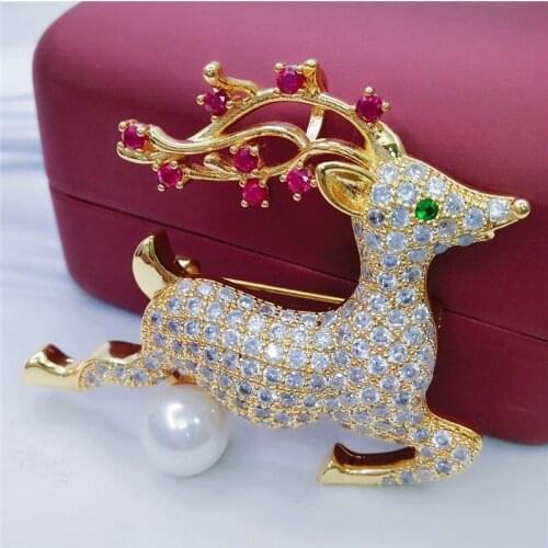 Reindeer Pearl Brooch Pins Shining Cubic Zirconia Brooches for Women Lucky Deer Brooch Pins Clip Buckle Bijoux Christmas Gifts