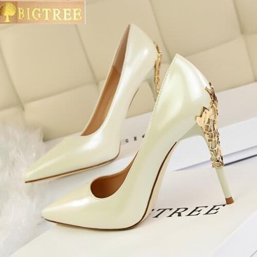 Sexy Metal Carved Heels Party Shoes 2018 New Solid Patent Leather Fashion Women Pumps Show Thin Shallow High Heels Shoes Womens