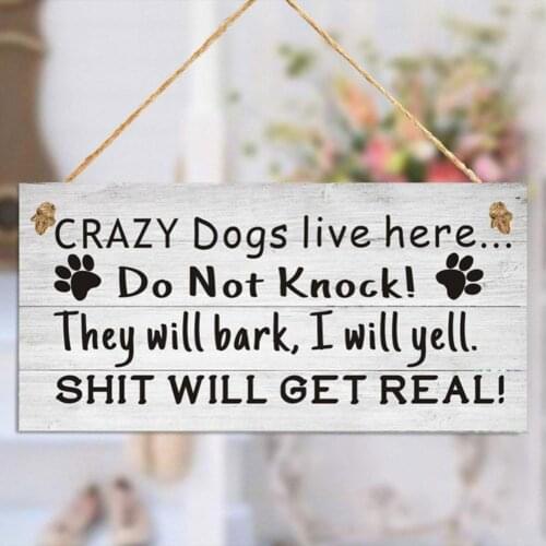 Crazy Dogs Live Here Sign Christmas Wooden Pendant Hanging Board Beware of Dog Sign Home Decoartion Warning Decoration Card