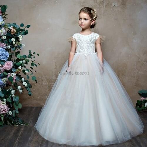 New Arrivals Flower Girls Cap Sleeves Lace Appliques Tulle with Bow Little Girls Ball Gown Holy First Communion Princess Dresses