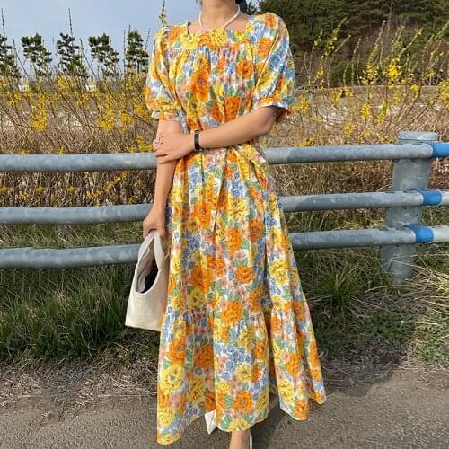 Korean retro western style square collar exposed clavicle print pleated lace-up waist long puff sleeve dress
