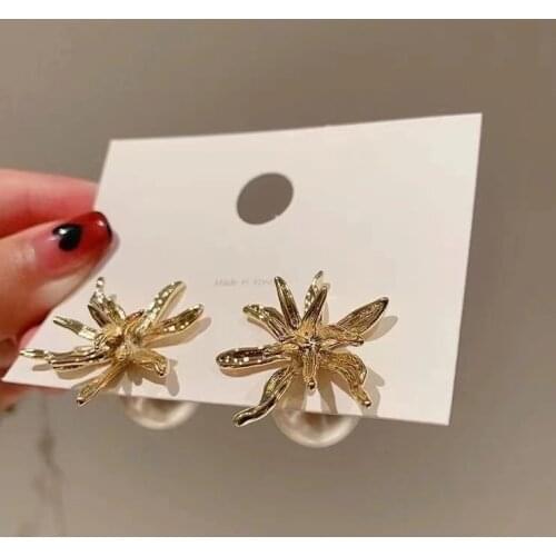 Retro big pearl earrings exaggerated golden metal flower irregular female earrings 2021 trend earrings ladies gift jewelry