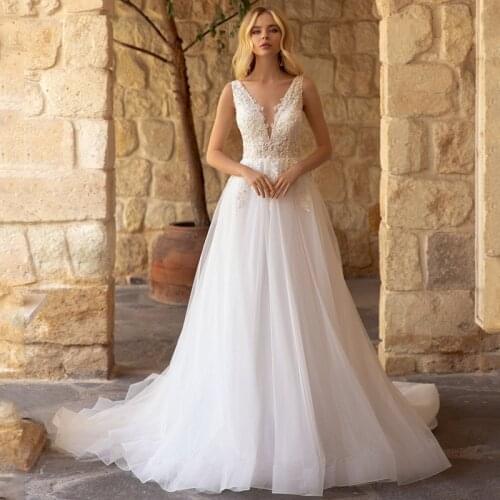 Eightree White V-Neck Wedding Dress Elegant Lace Applique Beading Tulle A-Line Bridal Dress Backless Boho Princess Wedding Gown