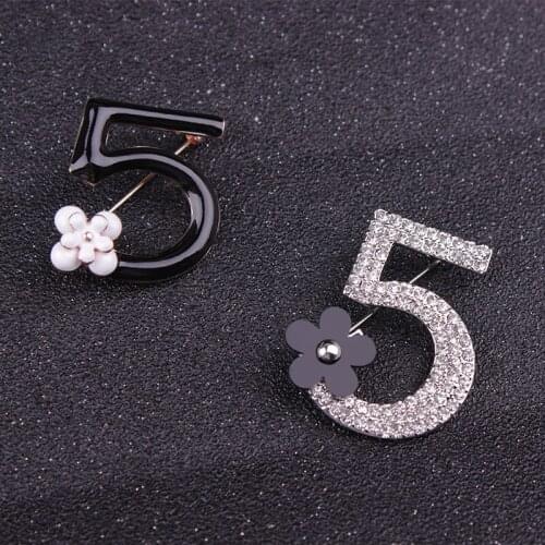 New Korean version design hot 5 mini flower personality creative rhinestone pin Brooch costume accessories