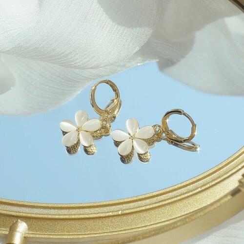 Ins Hot Sale Cute Simple Flower Opal Earring for Women Temperament Drop Earrings Wedding Daily Bijoux Accessories Pendant Gift