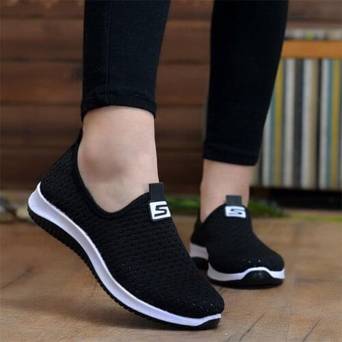 Casual Vulcanized Shoes Mesh Lightweight Breathable Non-slip Walking Sneakers 2021 Summer New