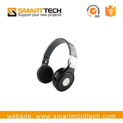 Earphone plastic case cover with injection molding