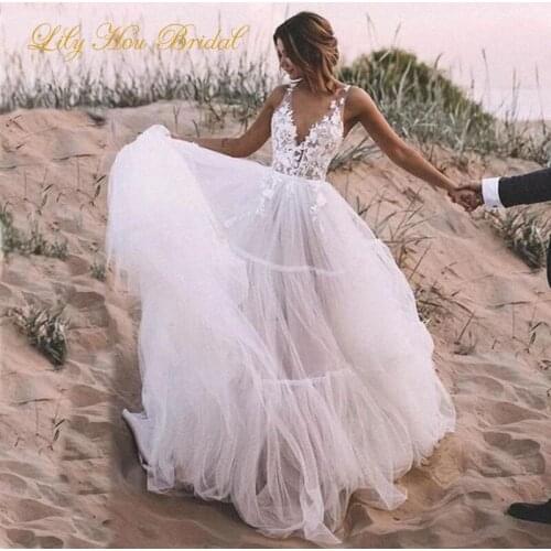 2020 Outdoor Sexy Deep V Neck Sleeveless Open Back Lace Appliques Soft Tulle Country Style Wedding Dress