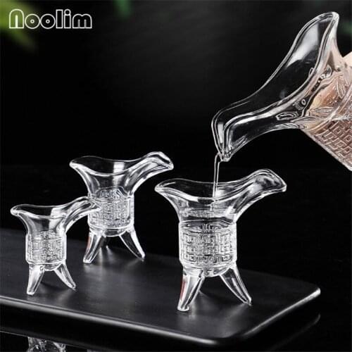 2Pcs/Lot Classic Retro Irregular White Wine Shot Glasses Transparent Carving Liquor Spirit Beer Mug Wine Dispenser Drinkware