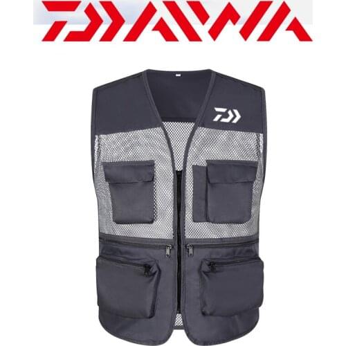 2020 Daiwa Mens Fishing Vest Photography Fishing Multi-pocket Vest Outdoor Climbing Leisure Breathable Mesh Material Feature
