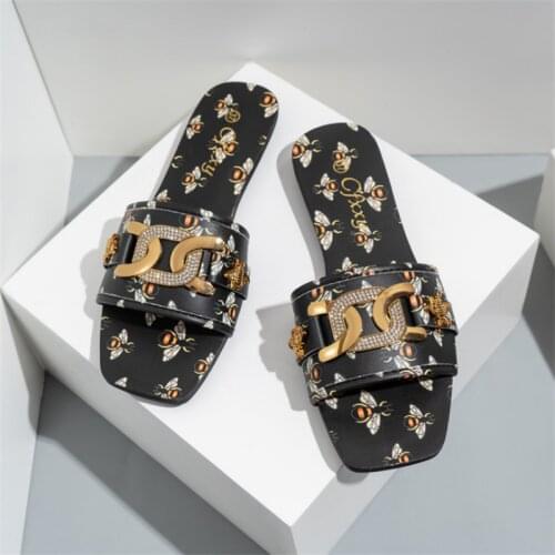New Ladies Slippers Square Toe Rhinestone Flat Bottom Slides Metal Square Button Cartoon Bees Print Casual Beach Shoes Slippers