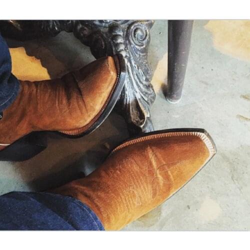 2021 Autumn Winter New Fashion Men Boots Thorn Show Retro Classic Pointed Toe Suede Zipper Men Ankle Boots Snow Boots NE071