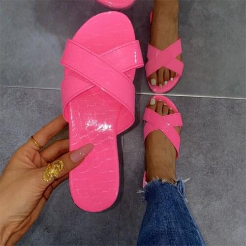 New Fashion Patent Leather Cross Band Open Toe Womens Slippers Summer Female Non-slip Mixed Colors Casual Flat Beach Sandals