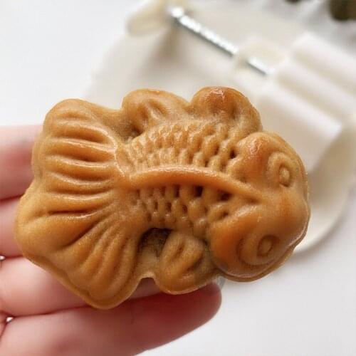 YYSD 65g Mooncake Mold 3D Fish Design Cookie Stamp Moon Cake Mold Stamps DIY DIY Bakeware Chinese New Year