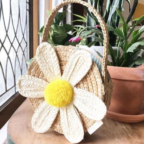 Cute Flower Woven Kids Shoulder Bag Straw Handbag Crossbody Purse Rattan Woven Envelope Storage Bag Outdoor Travel