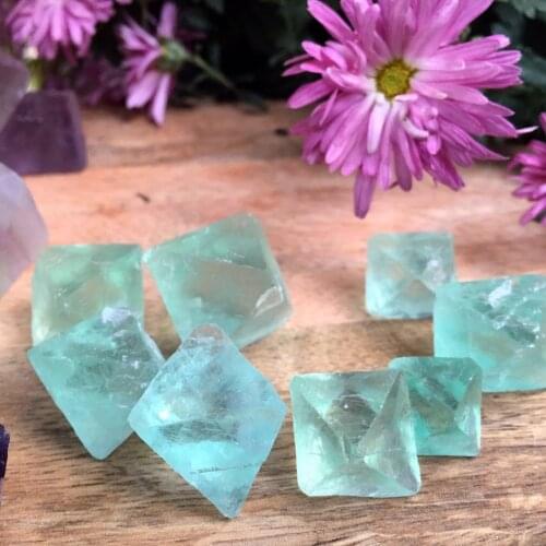 Natural Green fluorite Octahedral crystal point Raw Gemstone Ornament Cane Decoration Stone Collection Stone Crystals Mineral