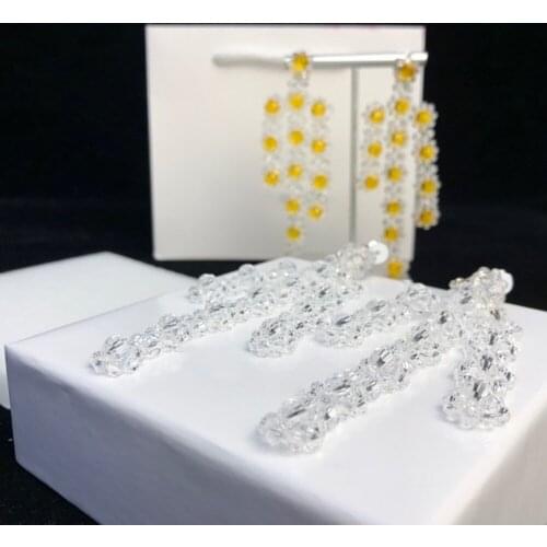 Hot Brand Fashion Jewelry White Crystal tassel Acrylic Black Round Camellia Flower Earrings Design Wedding Party Earrings