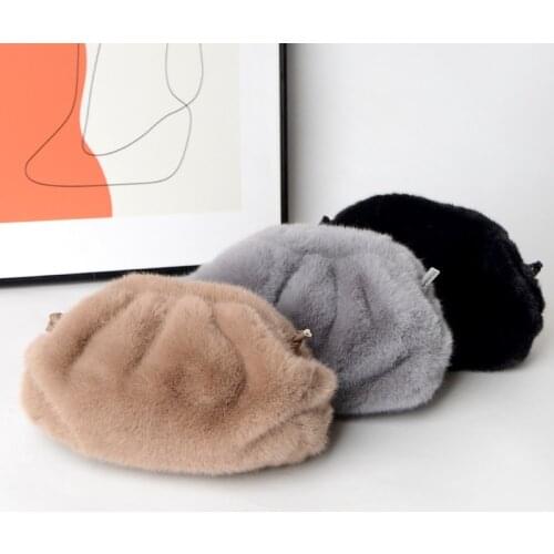 2021 Brand Winter Crossbody Purse Faux Fur Soft Plush Dumpling Meseenger Bag with Long Strap for Women Girls Hobos Handbag