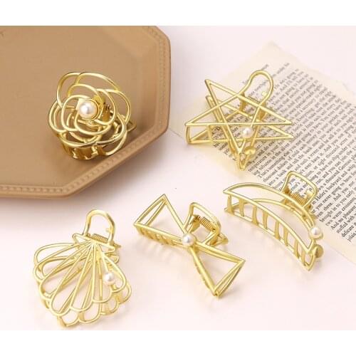 FAMSHIN 2021 New Korean Geometric Metal Hair Claws Geometric Flower Clip For Women Bath Hair Clips Gold Color Hair Accessories