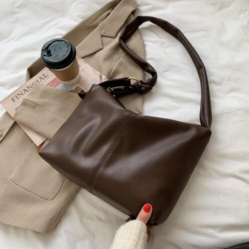 Anreisha leather handbag handbags 2021 new fashion trend Large capacity portable underarm commuter bag large bag early spring