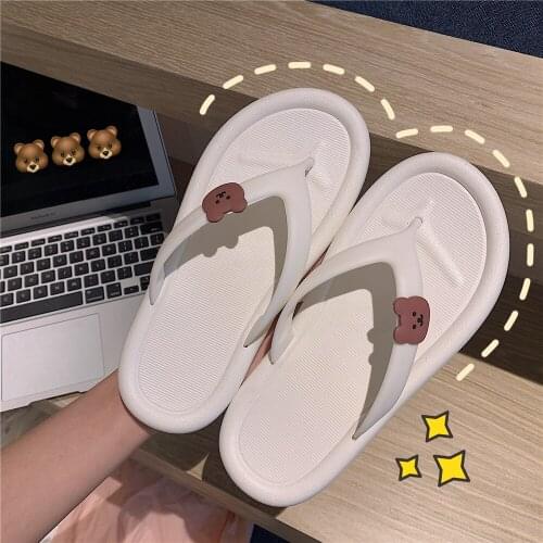 Female slippers cute cartoon flip flops summer wear non-slip student flat bottom trend sandals and slippers beach shoes
