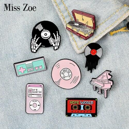 Play Music Enamel Pin Badge Custom MP3 Tape Piano Radio CD Jukebox Phonograph Brooches Lapel pin Jeans shirt Bag Jewelry Gift