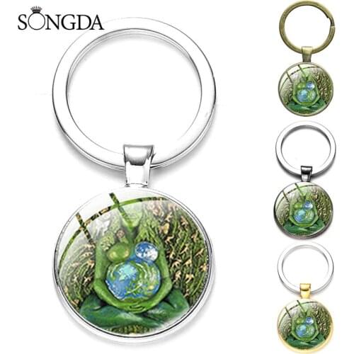 Goddess of the Earth Keychain Earth Green Millennial Gaia Mother Ancient Legend Keyring Fashion Jewelry for Momen Unisex Gift