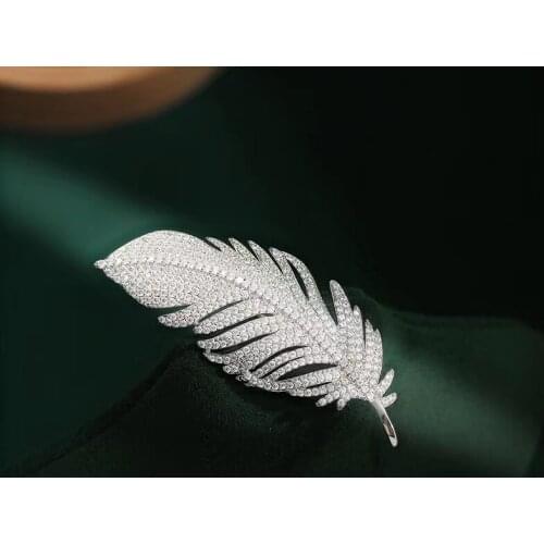 Delicate Shiny Zircon Feather Leaf Brooch Lapel Pin Elegant Dress Accessory Jewelry Boutonniere Corsage for Hat Bag Suit Party